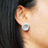 Orecchini a lobo Luna in Argilla Polimerica Bianco e Foglia argento - in Argento 925