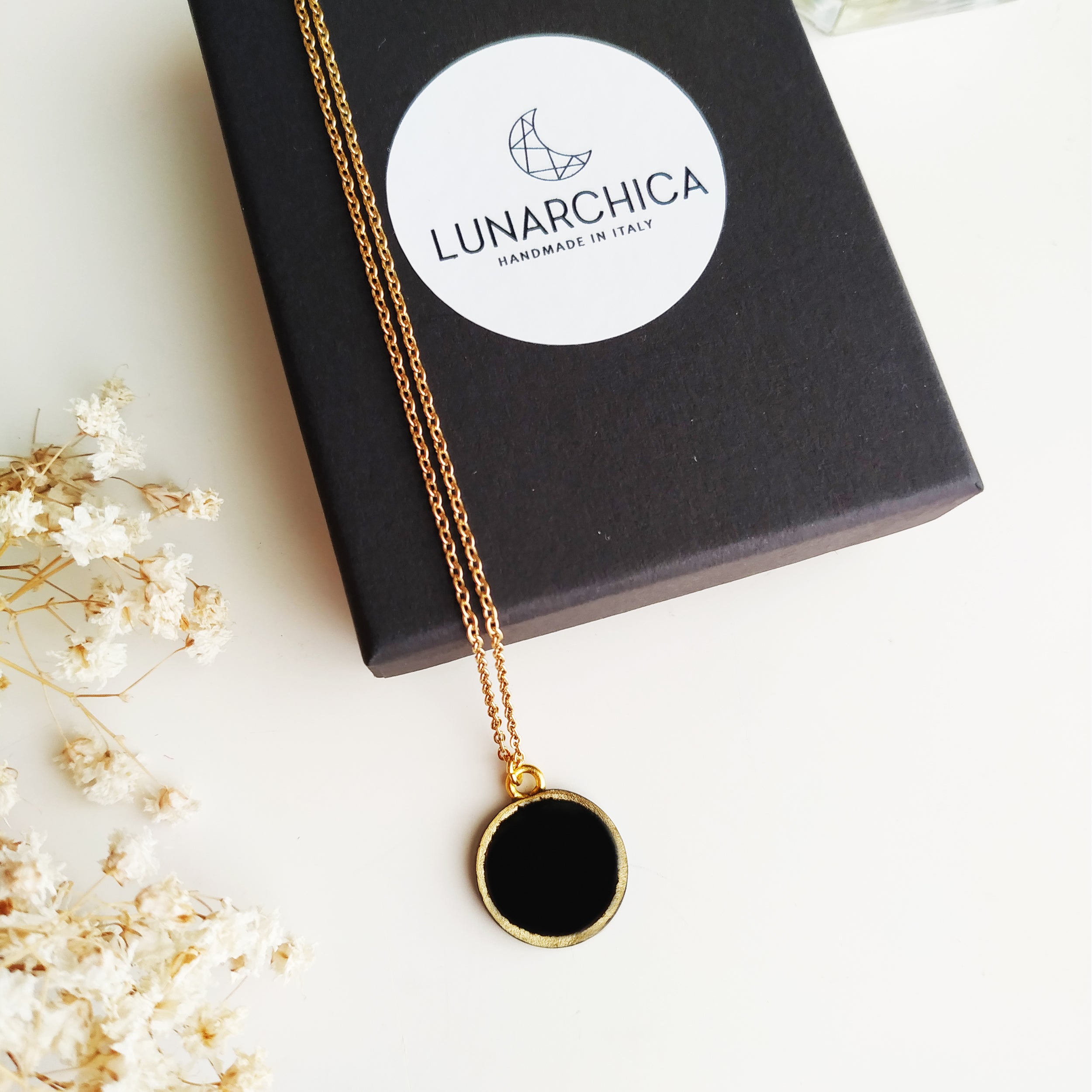 Collana in acciaio con pendente Luna Minimal con Foglia Oro