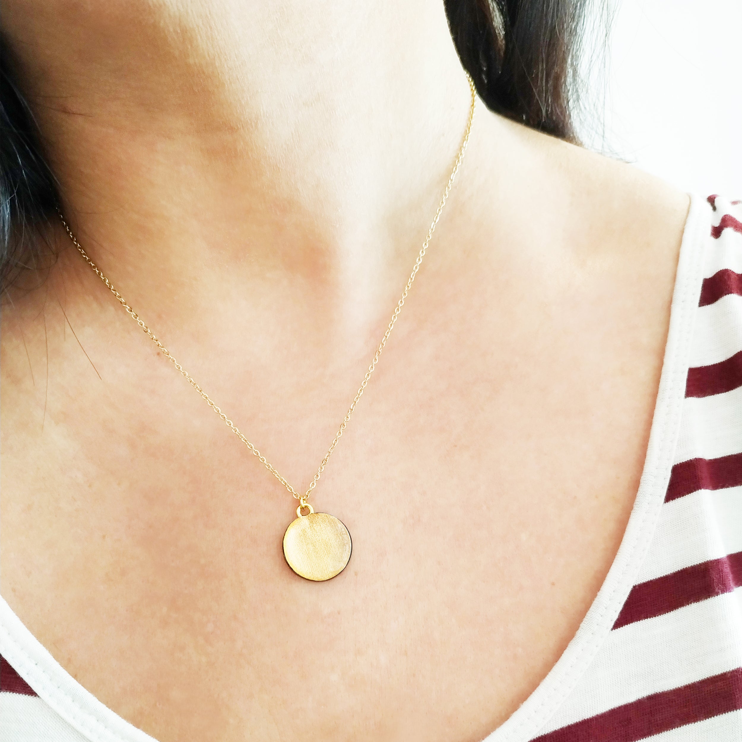 Collana in acciaio con pendente Luna Minimal con Foglia Oro