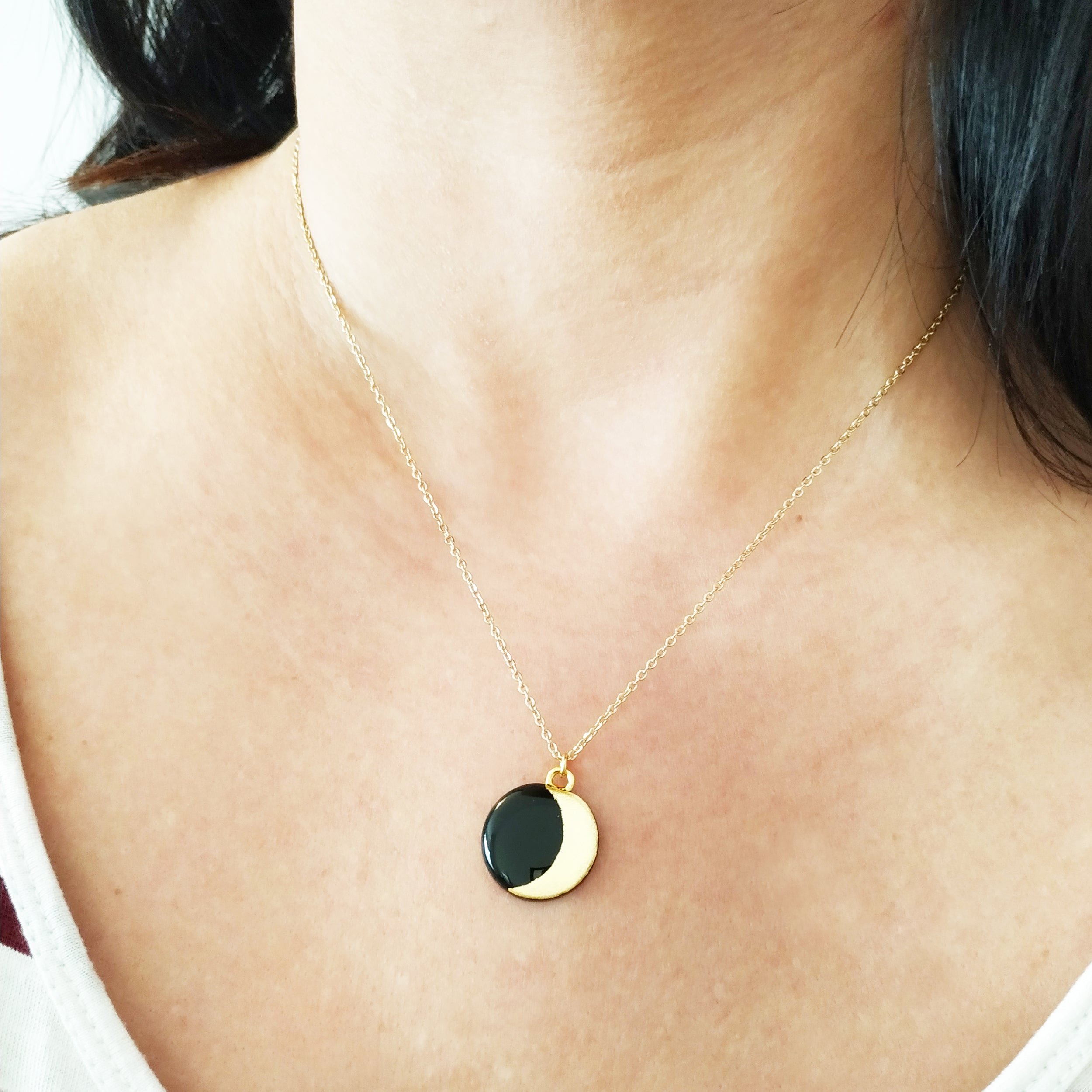 Collana in acciaio con pendente Luna Minimal con Foglia Oro